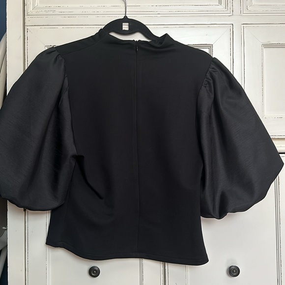 Medium black top - Picture 2 of 3